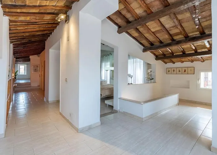 15 Min From Piazza Venezia Skyline Sanctuary In Trastevere
