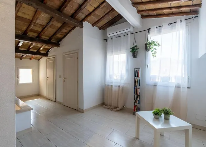 15 Min From Piazza Venezia Skyline Sanctuary In Trastevere