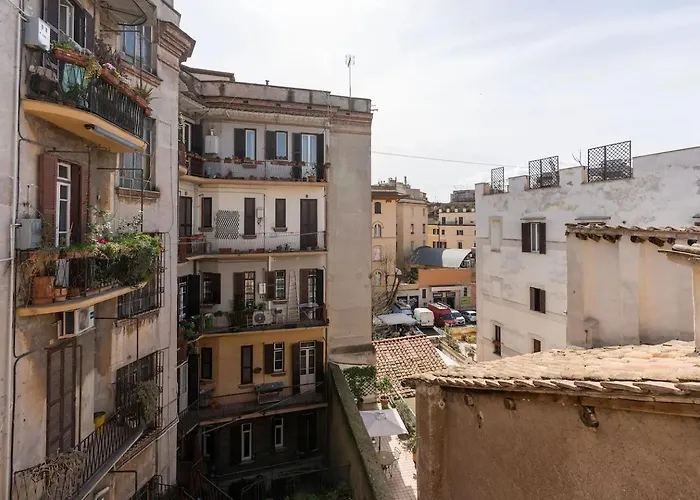 15 Min From Piazza Venezia Skyline Sanctuary In Trastevere