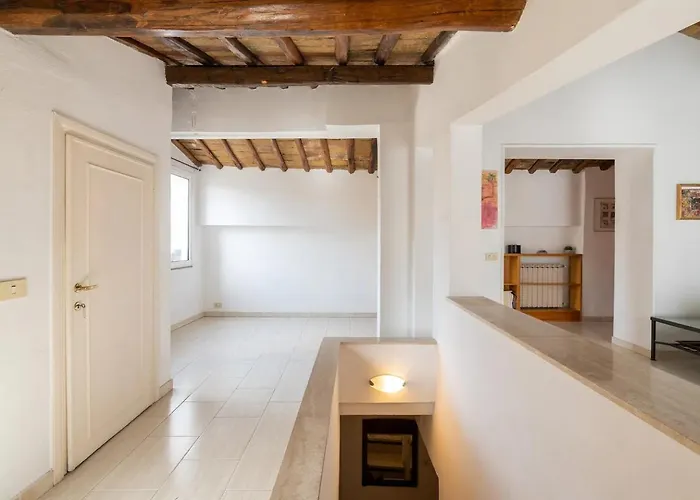 15 Min From Piazza Venezia Skyline Sanctuary In Trastevere Apartamento