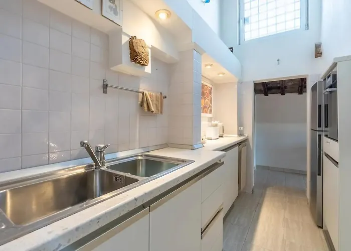 15 Min From Piazza Venezia Skyline Sanctuary In Trastevere